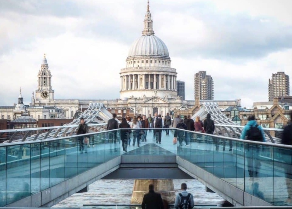 千禧桥，正式名称为伦敦千禧人桥。 - Londra | Secret World Trip Planner