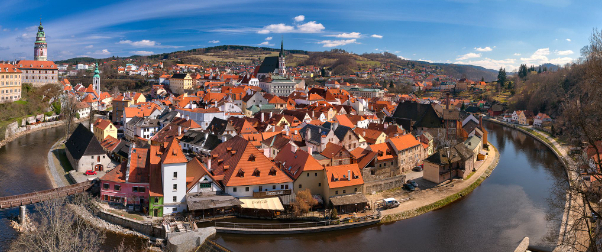 Cèsky' Krumlov is a gorgeous medieval town — ?eský Krumlov