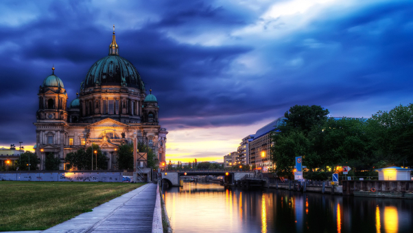 La cathédrale de Berlin sur l'île-musée à Berlin — Berlin