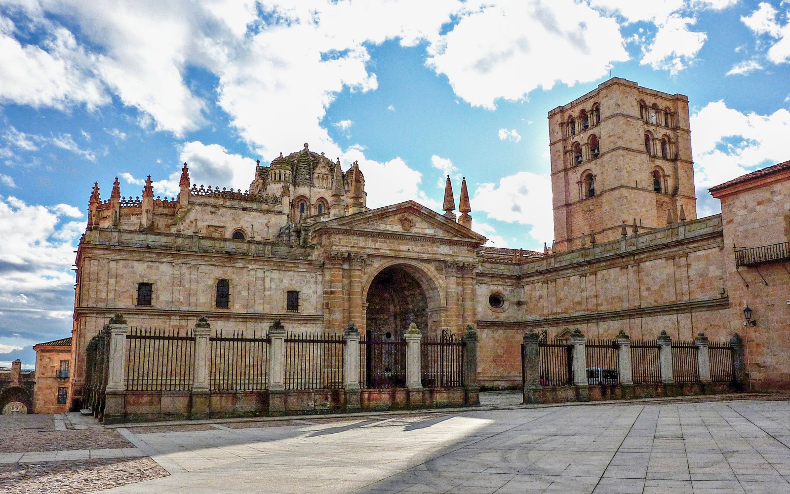 La cathédrale de Zamora - Zamora | Secret World Trip Planner