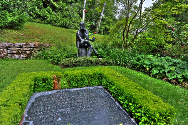 Fluntern Cemetery - Zürich | Secret World Trip Planner
