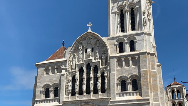 Basilica di Santa Maria Maddalena - Vézelay | Secret World Trip Planner