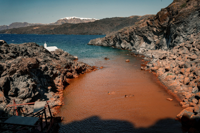 Une baignade apaisante à Palea Kameni - Palia Kameni | Secret World Trip Planner