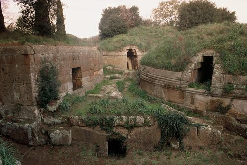 گورستان مونتروتزی - Tarquinia | Secret World Trip Planner