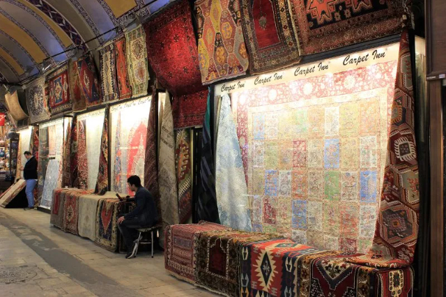  Les tapis d'Istanbul — Piazza Beyazit