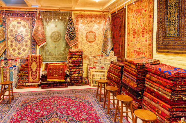 Les tapis d'Istanbul - Piazza Beyazit | Secret World Trip Planner