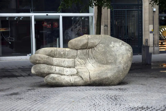La Mano di Druon Antigoon - Antwerpen | Secret World Trip Planner