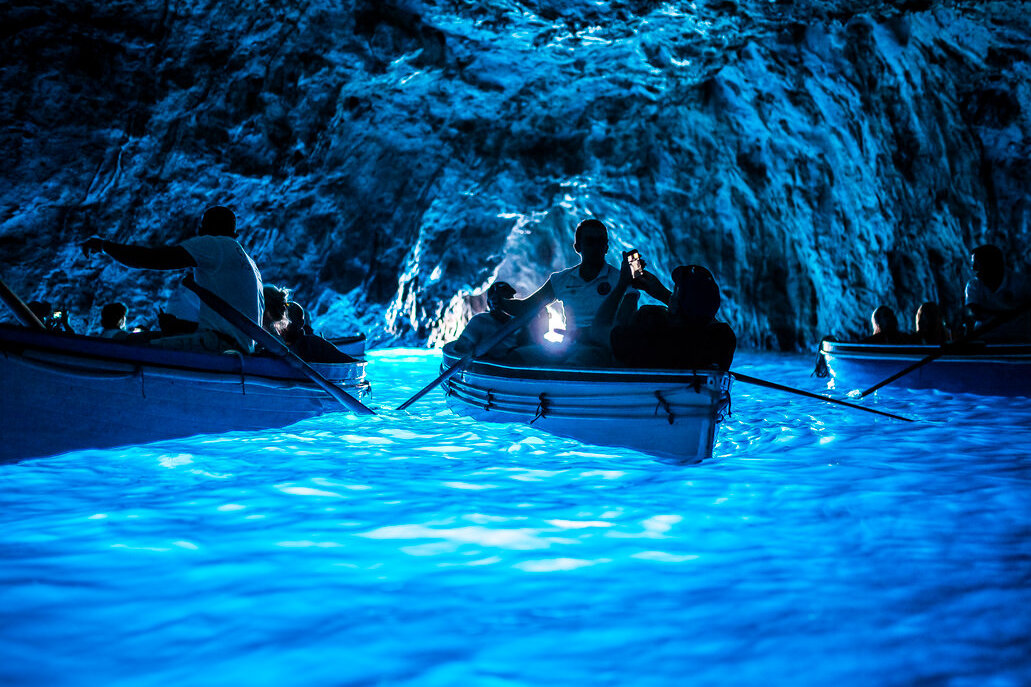 الكهف الأزرق ، أو Grotta Azzurra في كابري - Grotta Azzurra | Secret World Trip Planner