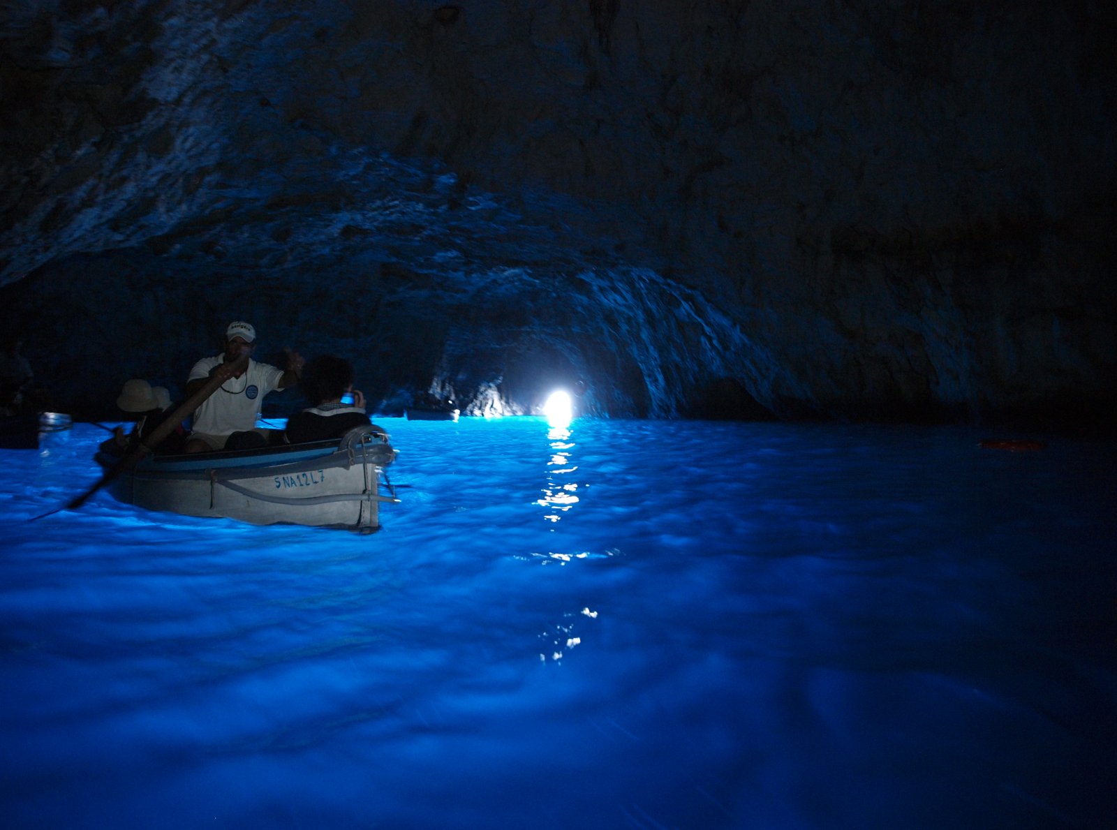 الكهف الأزرق ، أو Grotta Azzurra في كابري - Grotta Azzurra | Secret World Trip Planner