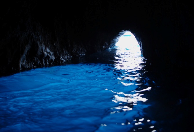 الكهف الأزرق ، أو Grotta Azzurra في كابري - Grotta Azzurra | Secret World Trip Planner