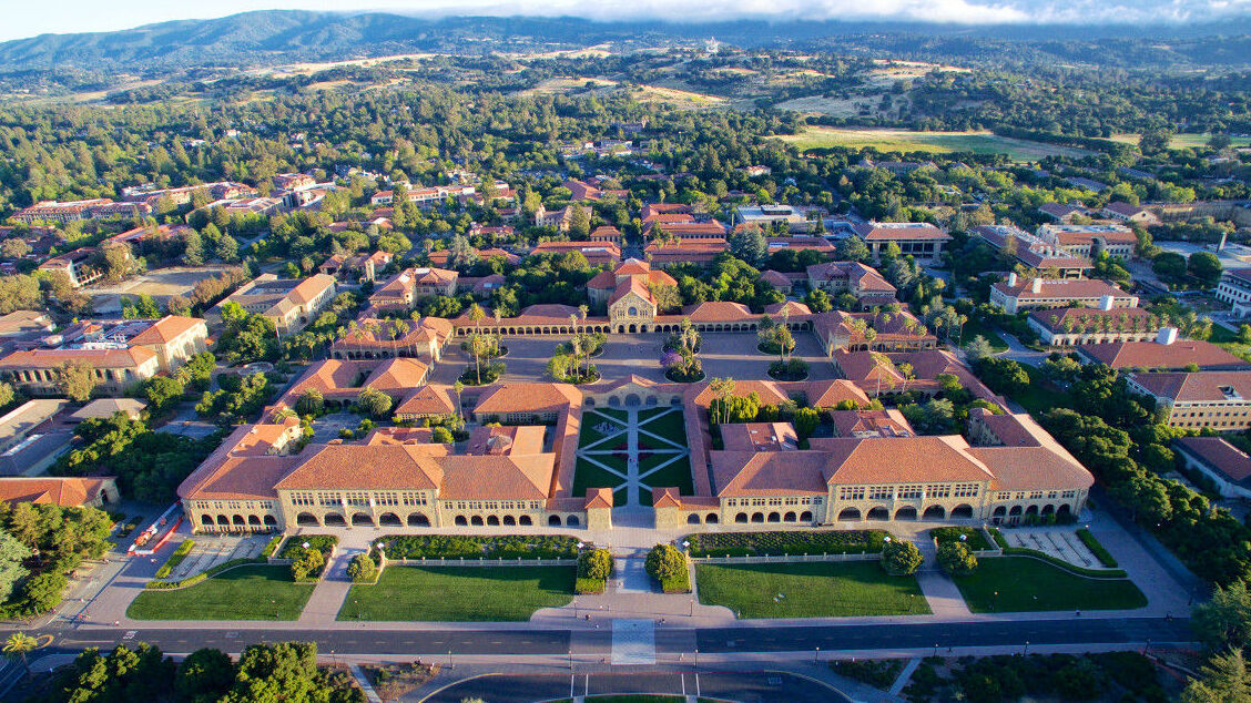 L'université de Stanford est une université prestigieuse — Stanford
