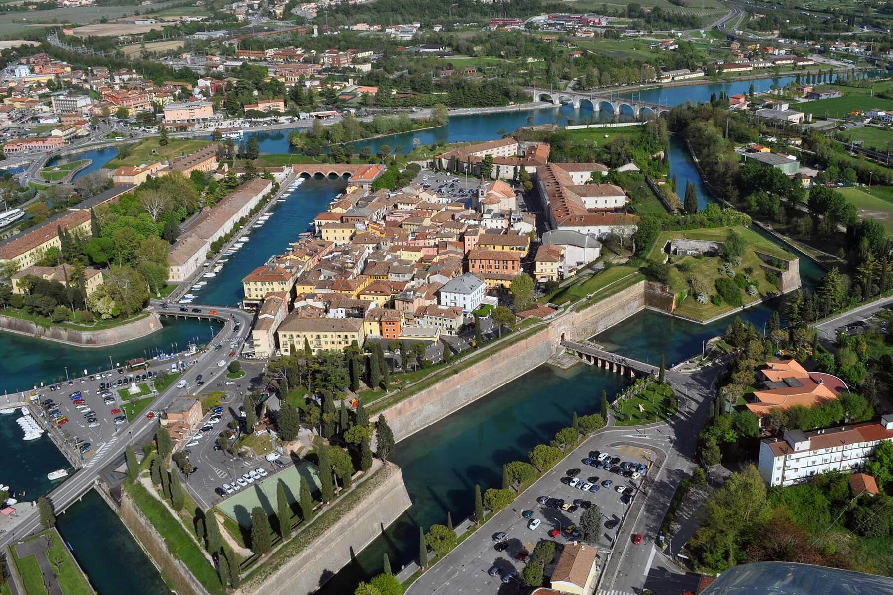Peschiera ડેલ Garda અને તેની દિવાલો - Peschiera del Garda | Secret World Trip Planner