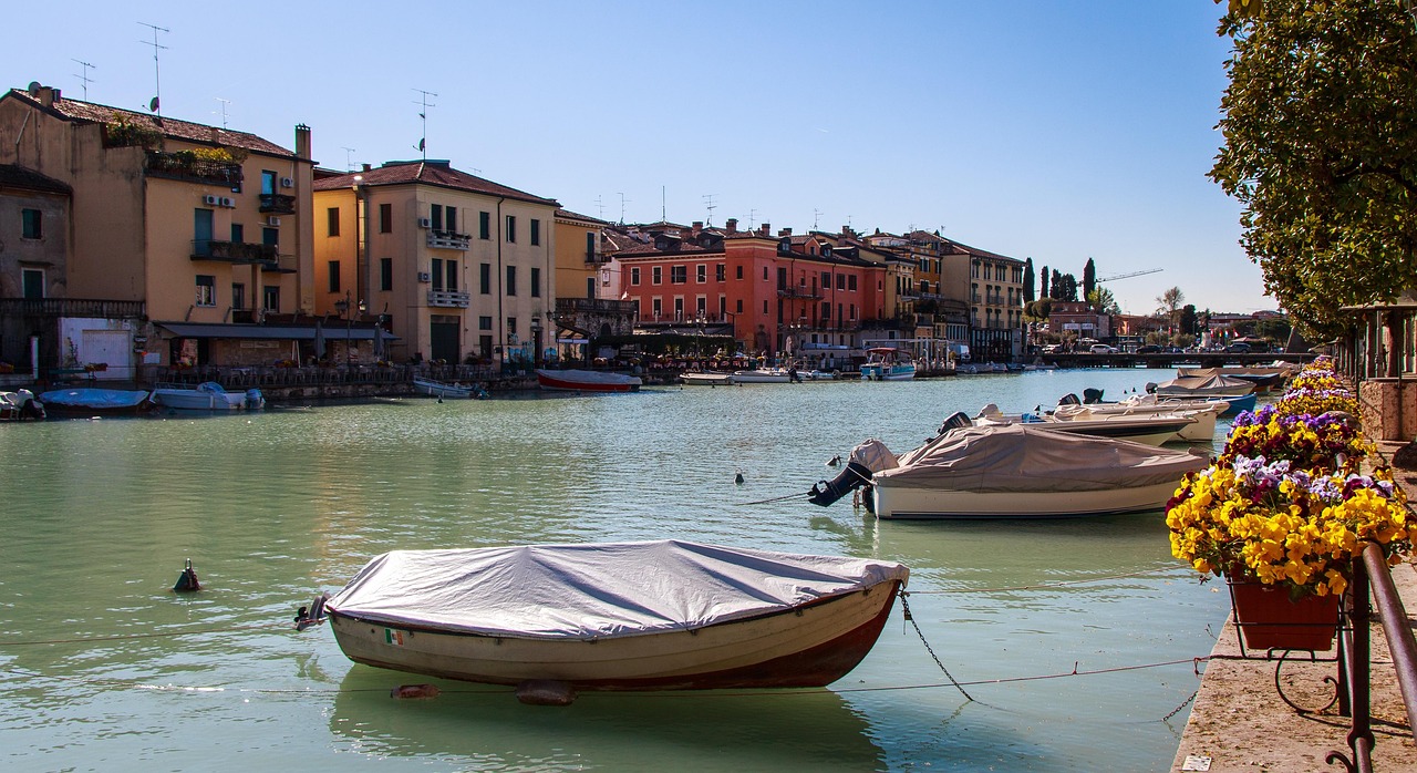 Peschiera ડેલ Garda અને તેની દિવાલો - Peschiera del Garda | Secret World Trip Planner