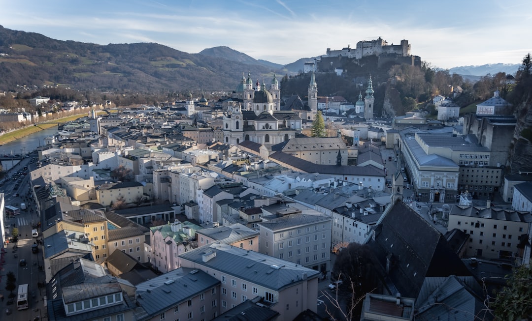 La Getreidegasse, le cœur animé de la vieille ville de Salzbourg - Salzburg | Secret World Trip Planner