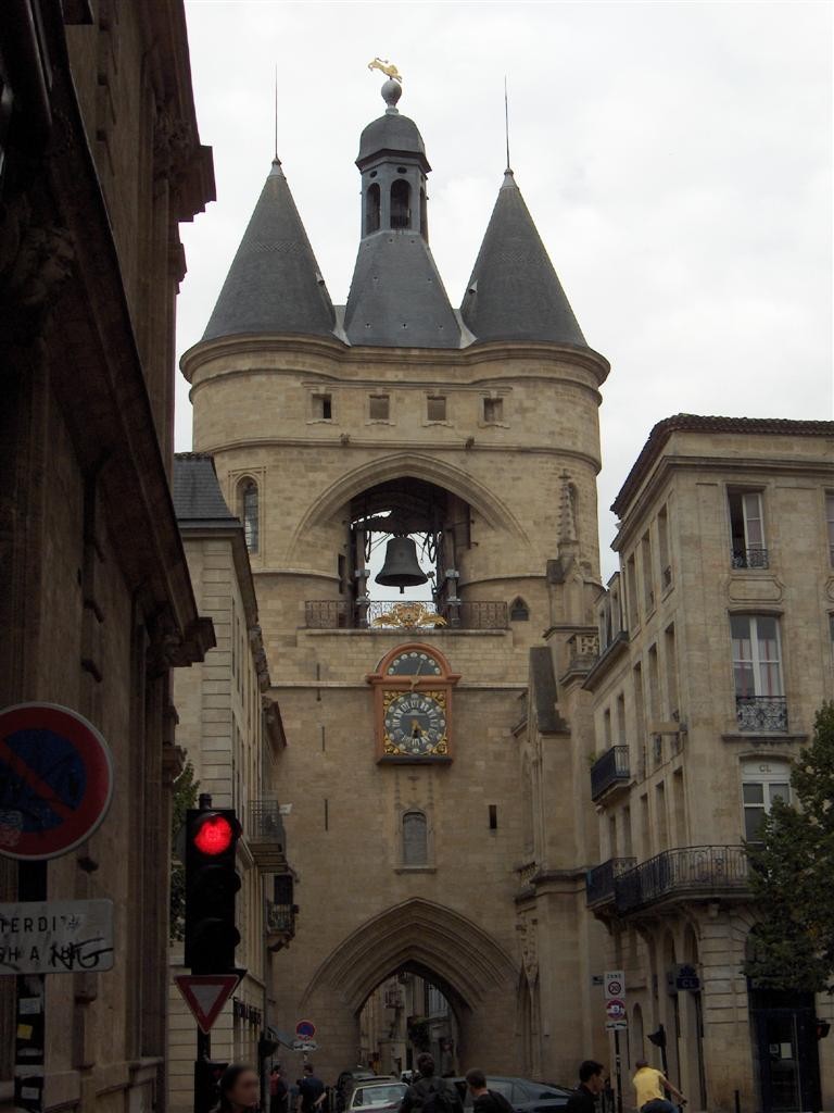 France | La Grosse Cloche, les plus anciens beffrois - Bordeaux | Secret World Trip Planner