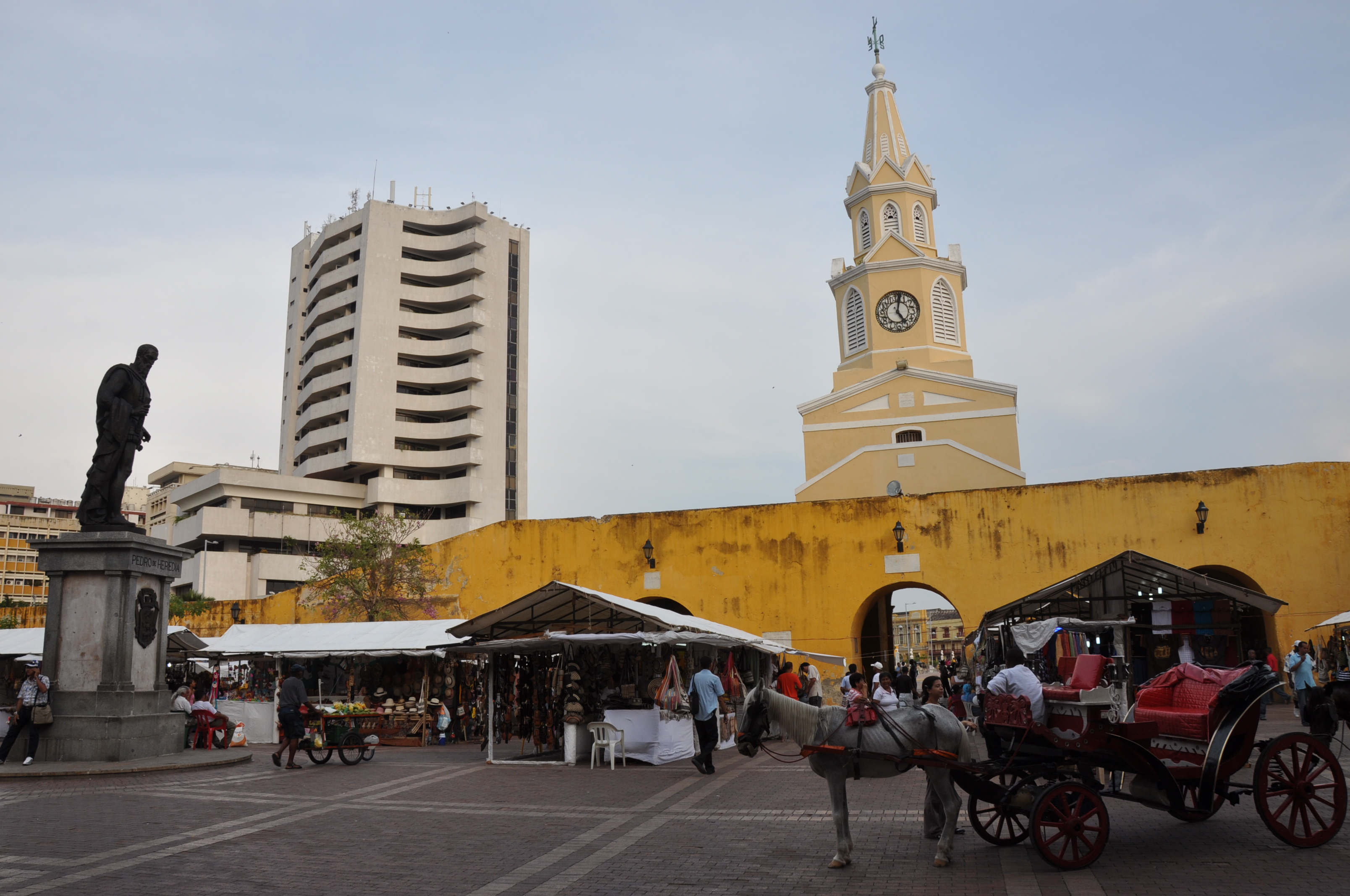 Cartagena | Porte de la tour de l'horloge - Cartagena | Secret World Trip Planner
