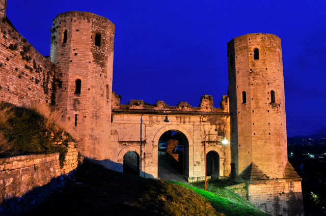 Tramonto sulla Porta Venere - Spello | Secret World Trip Planner