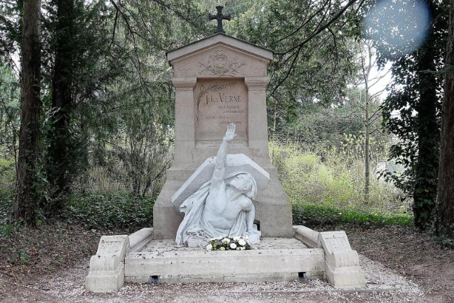 The Tomb of Jules Verne - Amiens | Secret World Trip Planner