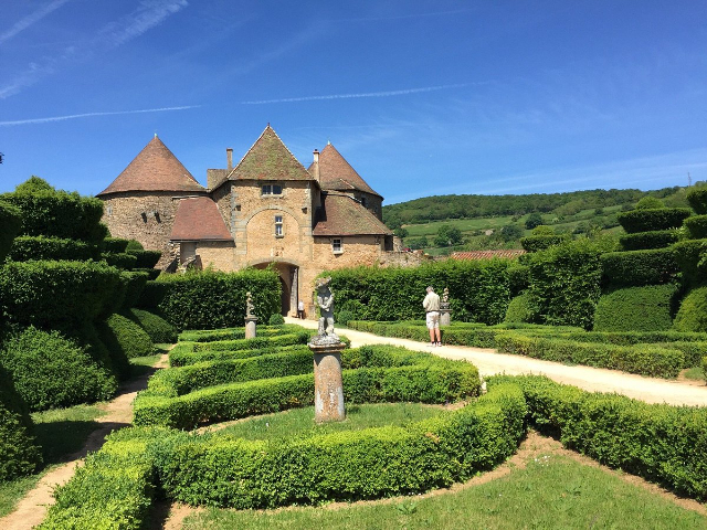 La Fortezza di Brézé - Berzé-le-Châtel | Secret World Trip Planner