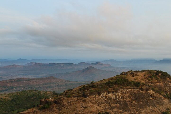Maharashtra : Le fort de Manaranjan — Trek to Rajmachi Village