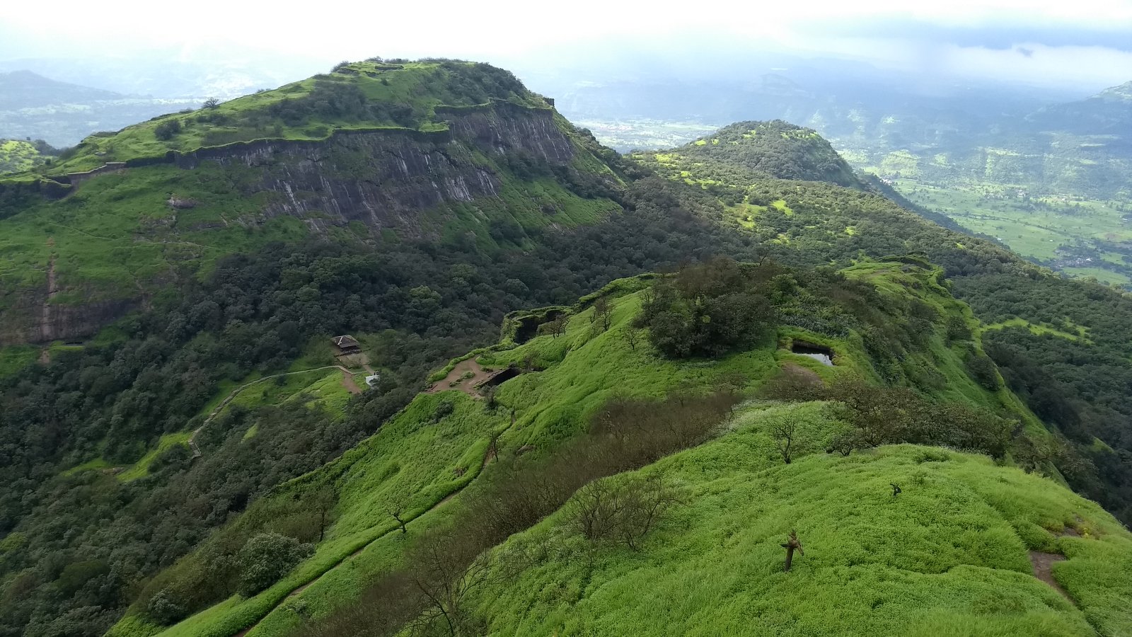 Maharashtra : Le fort de Manaranjan - Trek to Rajmachi Village | Secret World Trip Planner
