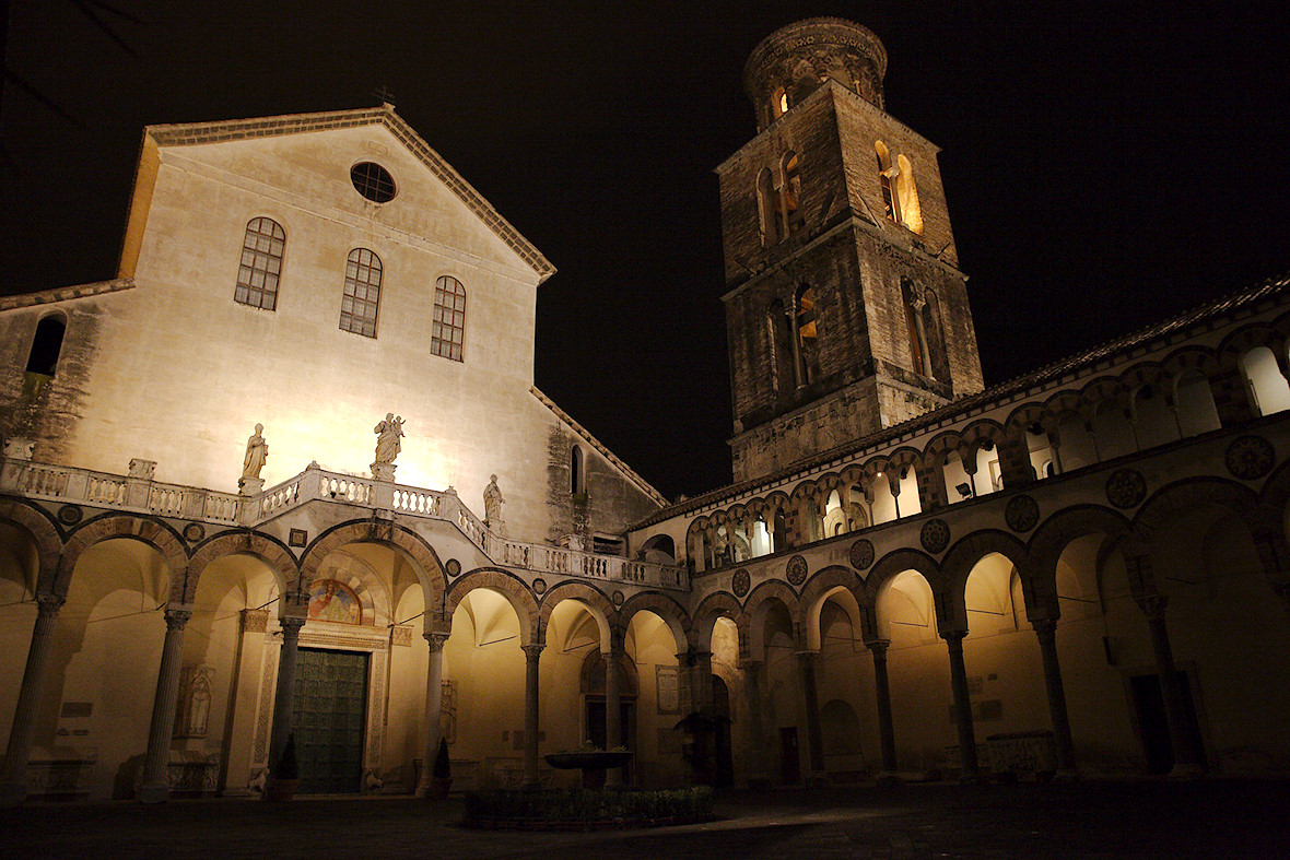 ວິຫານຂອງ Salerno ແລະມຕີ - Salerno | Secret World Trip Planner