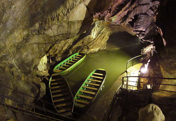 Les grottes de Remouchamps - La plus longue navigation souterraine du monde — Aywaille