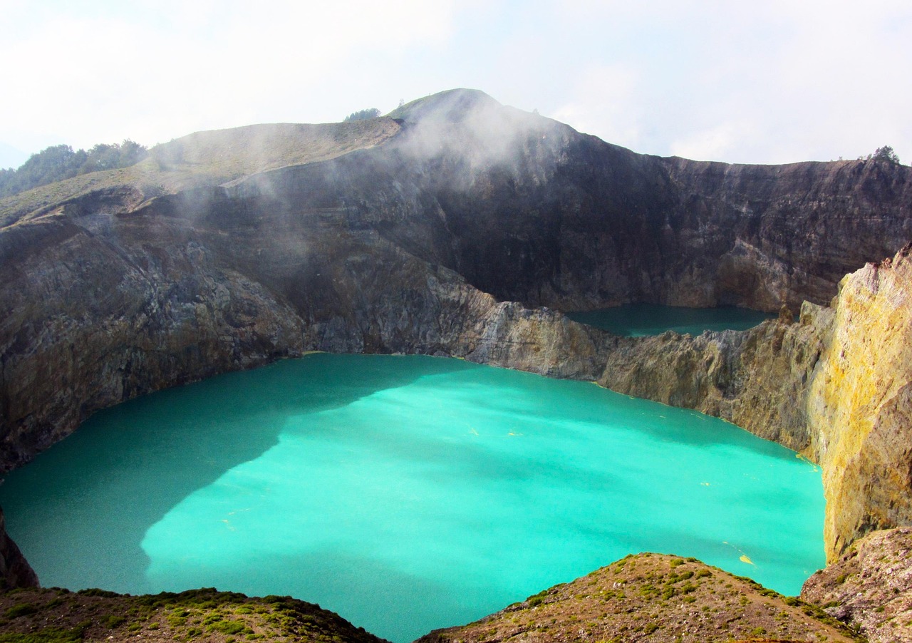 Indonésie : le volcan Kelimutu au centre de l'île de Flores - Ende Regency | Secret World Trip Planner