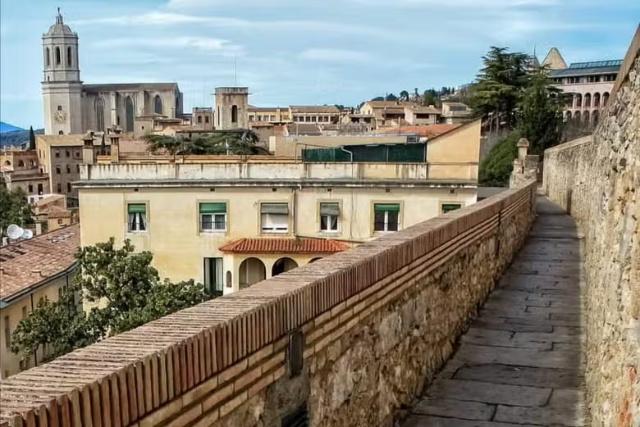 Les murailles de Gérone - Une promenade à travers les siècles au-dessus de la ville - Girona | Secret World Trip Planner