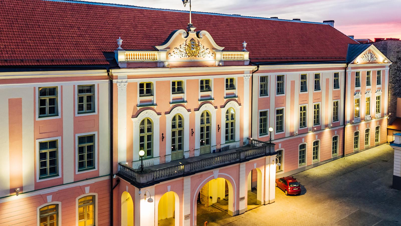 Tallin: Toompea Castle - Tallinn | Secret World Trip Planner