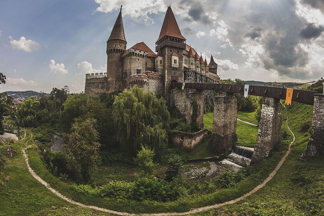 Le château de Hunyad (château Corvin) et les esprits — Hunedoara