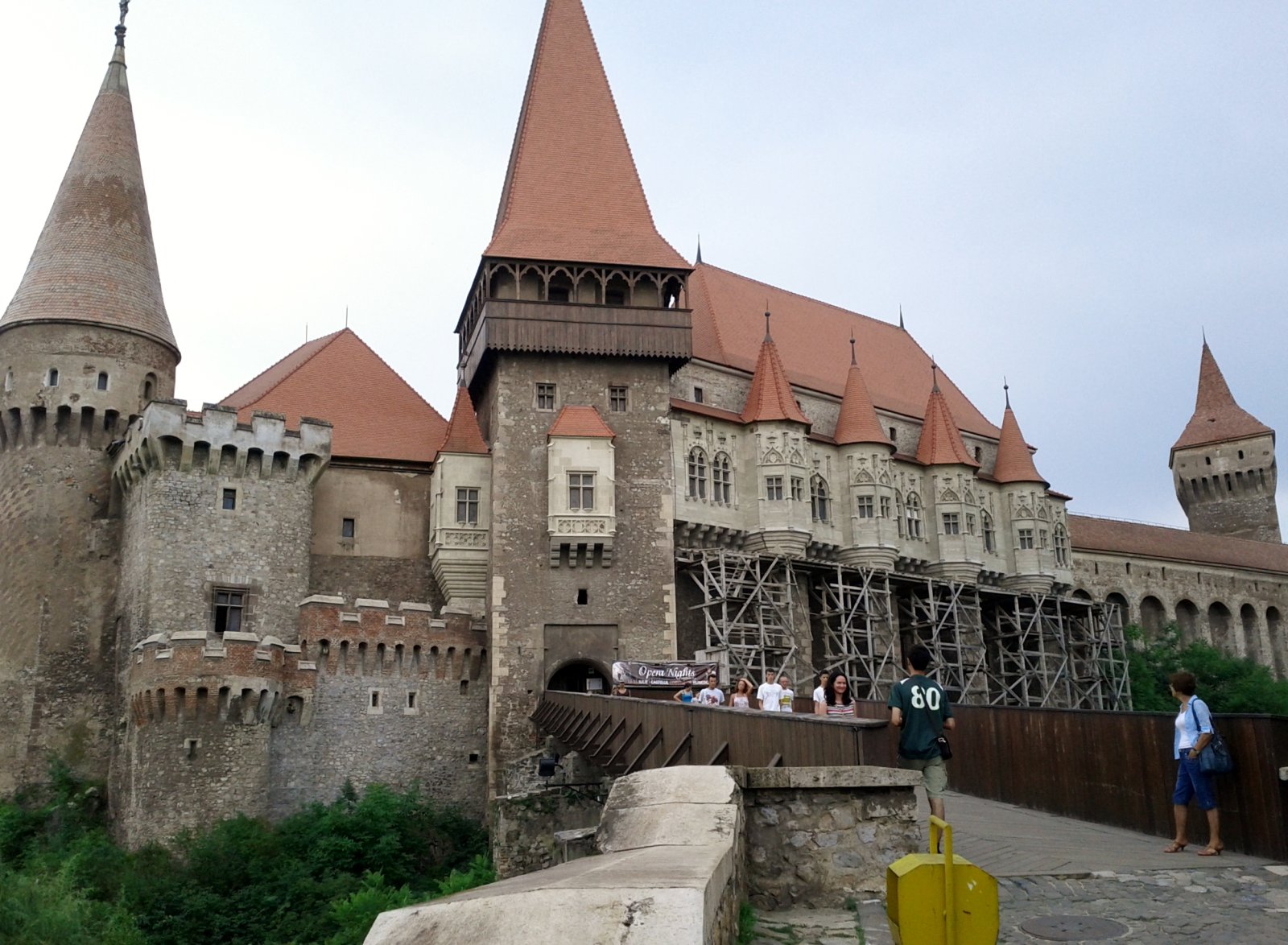 Le château de Hunyad (château Corvin) et les esprits - Hunedoara | Secret World Trip Planner