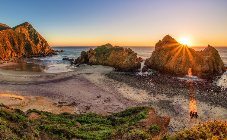 Le rocher en trou de serrure de Pfeiffer — Pfeiffer Beach