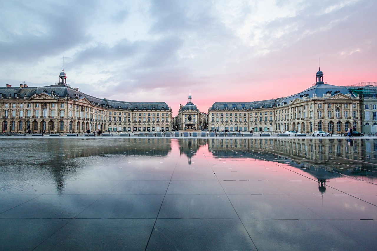 Bordeaux | The Place de la Bourse - Bordeaux | Secret World Trip Planner