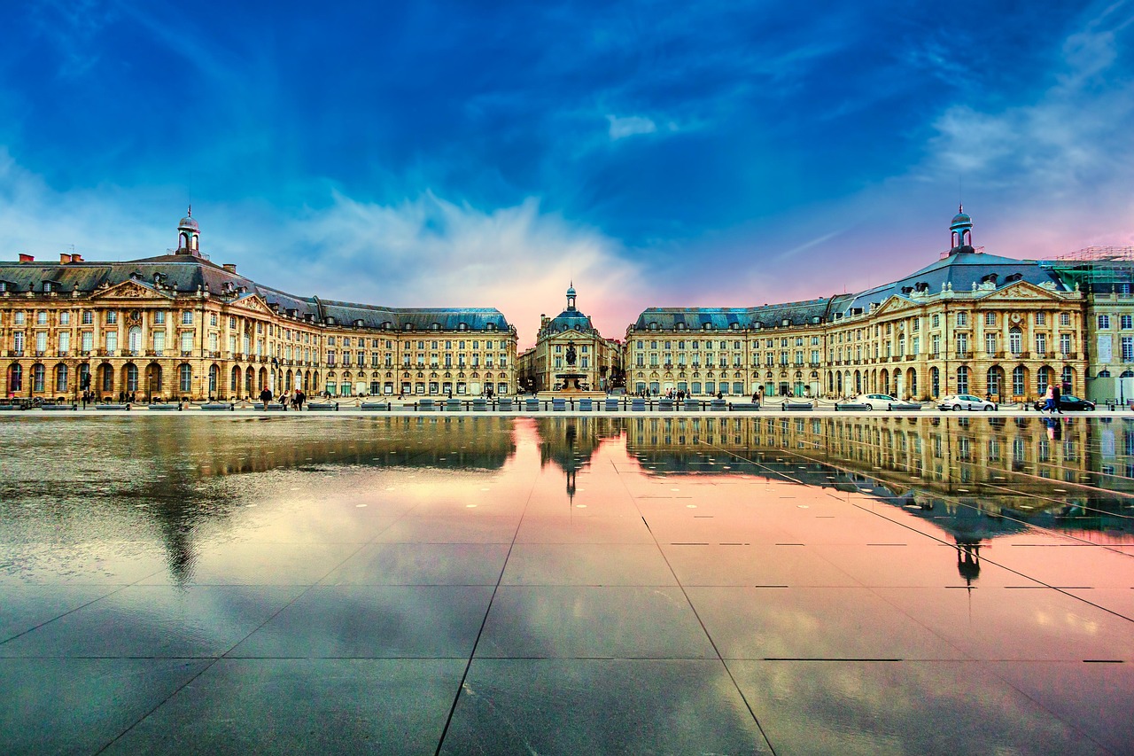 Bordeaux | The Place de la Bourse - Bordeaux | Secret World Trip Planner