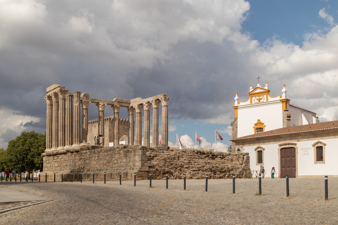 The Templo romano de Évora - Évora | Secret World Trip Planner