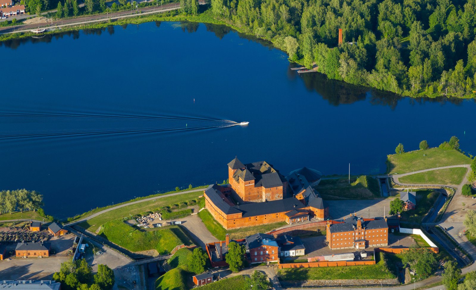 Hämeenlinna on lake of Vanajavesi - Hämeenlinna | Secret World Trip Planner
