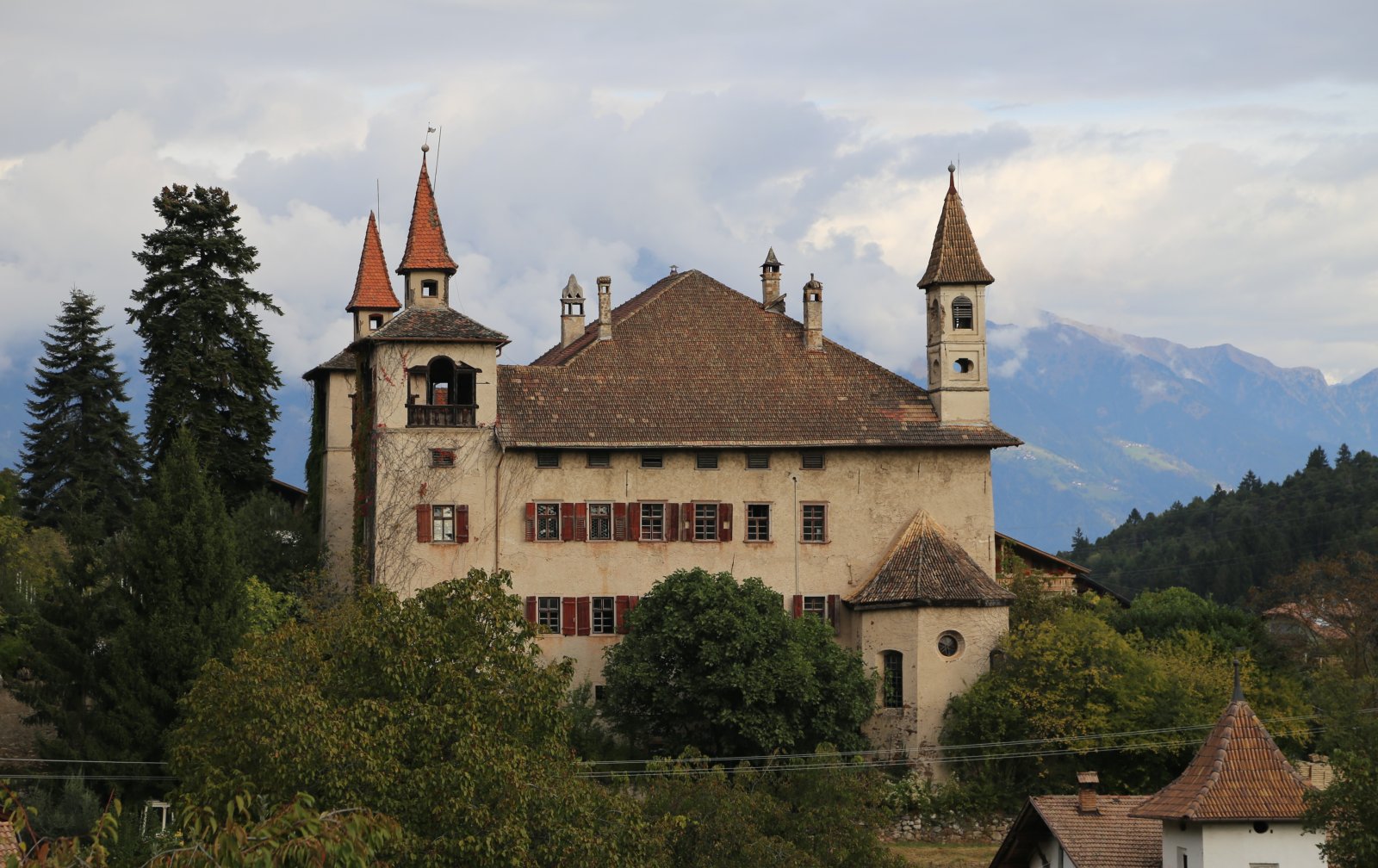 Château de Fahlburg ou château de la vallée - Prissian | Secret World Trip Planner