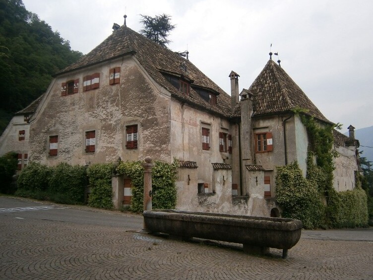 Schwanburg ou château des cygnes - Nalles | Secret World Trip Planner