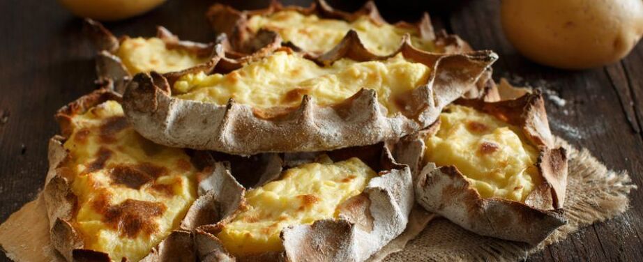 KARJALANPIIRAKKAThese pastries originated in the eastern province of Karelia. T — Ekenäs