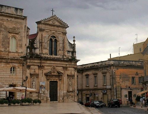 Asīzes Franciska baznīca - Ostuni | Secret World Trip Planner