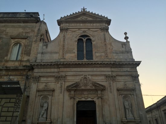 Asīzes Franciska baznīca - Ostuni | Secret World Trip Planner