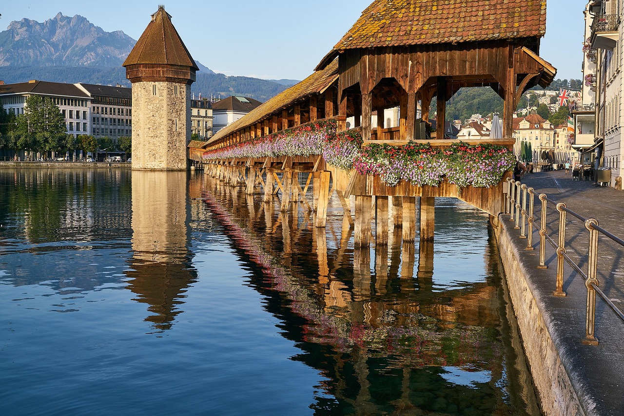 Lucerne i njegov prelijepi drveni most (Kapellbrucke) ) - Luzern | Secret World Trip Planner