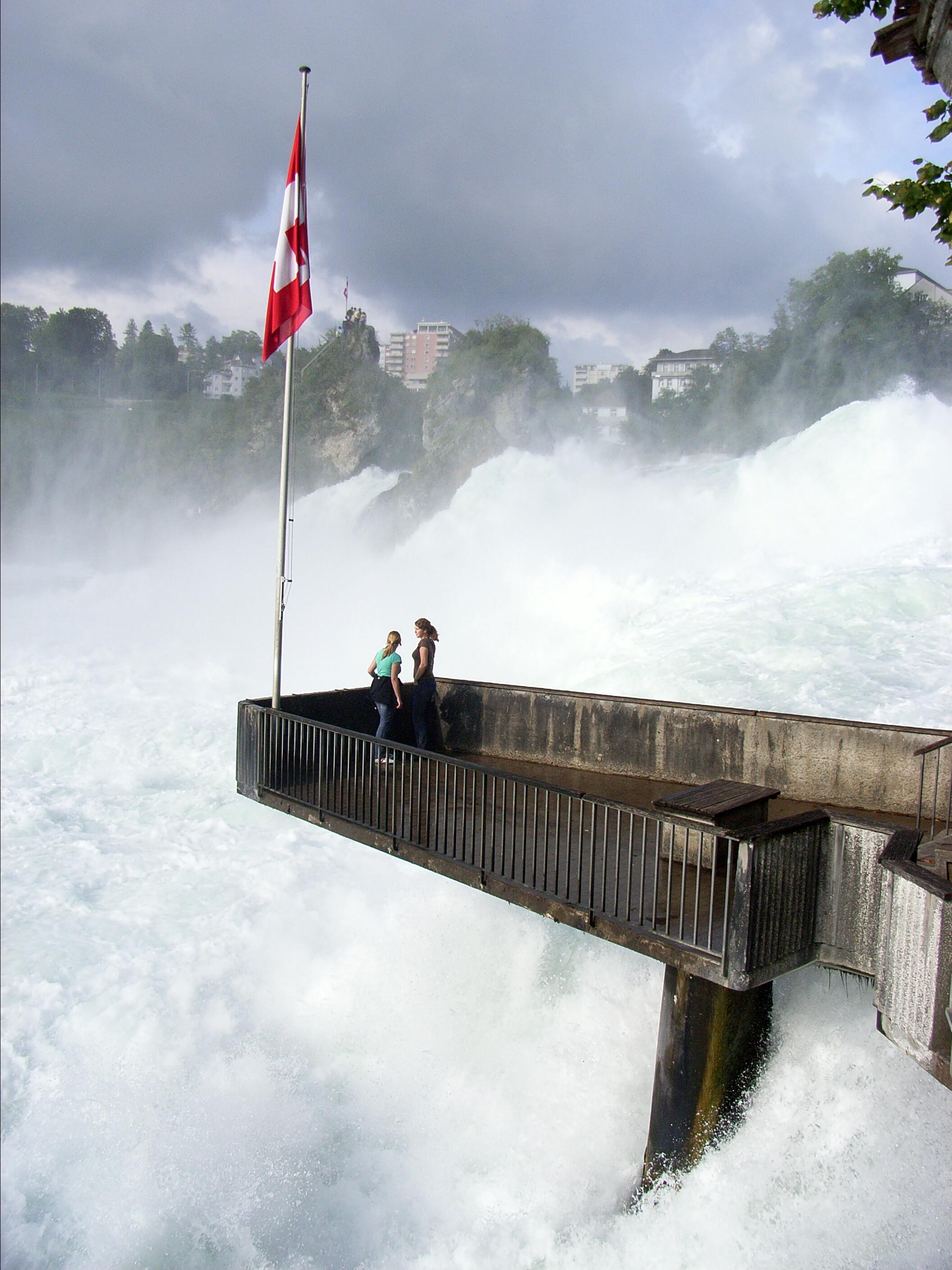 莱茵瀑布：莱茵河上不可思议的瀑布。 - Neuhausen am Rheinfall | Secret World Trip Planner