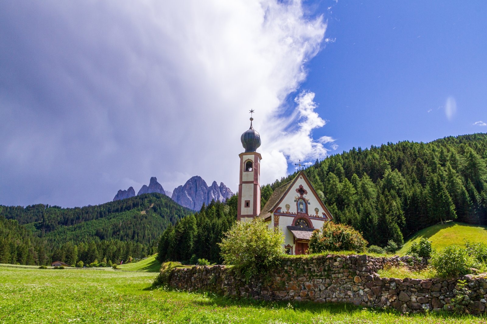 Dolomites | Kisha E San Giovanni në Ranui - 2 | Secret World Trip Planner