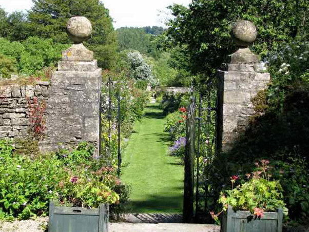 In the Cotswolds: the secret gardens of Cerney House — North Cerney