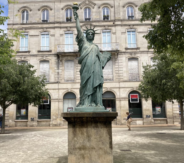 Die Freiheitsstatue in Bordeaux - Bordeaux | Secret World Trip Planner