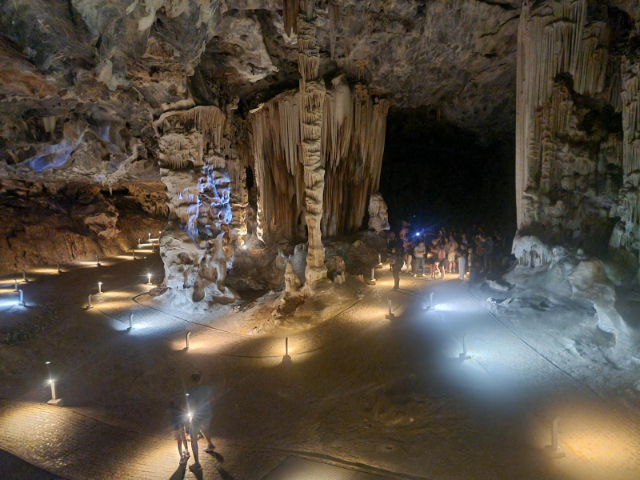 A la découverte des merveilles des grottes de Cango : Un voyage à travers les grottes majestueuses d'Afrique du Sud - Oudtshoorn | Secret World Trip Planner