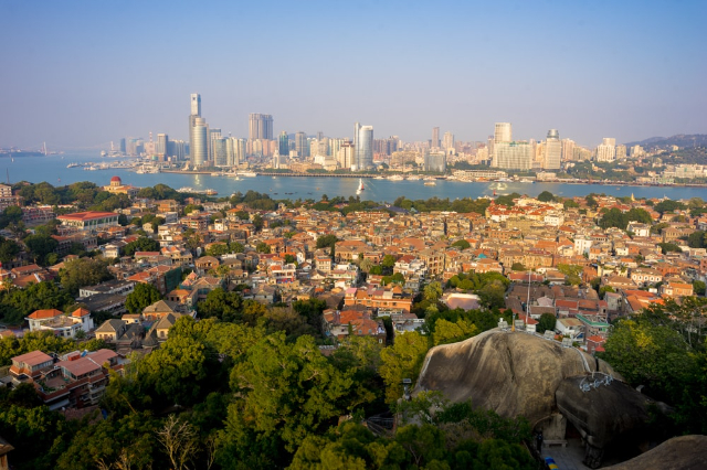 Vista panoramica di Gulangyu dalla Roccia del Sole - Xia Men Shi | Secret World Trip Planner