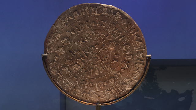 L'énigme du disque de Phaistos : Un voyage dans les mystères de la Crète antique - Epano Archanes | Secret World Trip Planner